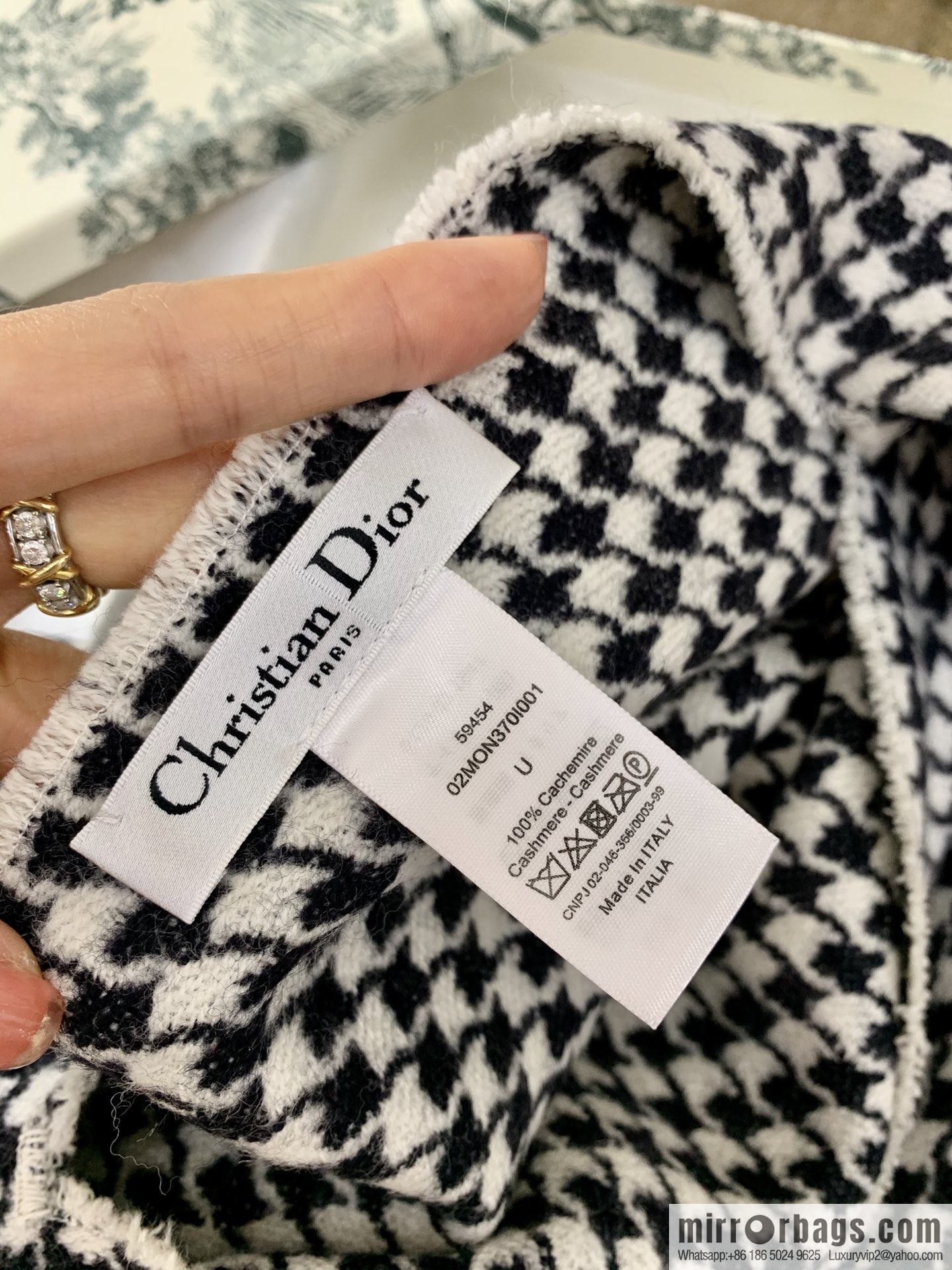 Dior 2020 autumn and winter new thousand bird plaid shawl 02MON370I001_C080