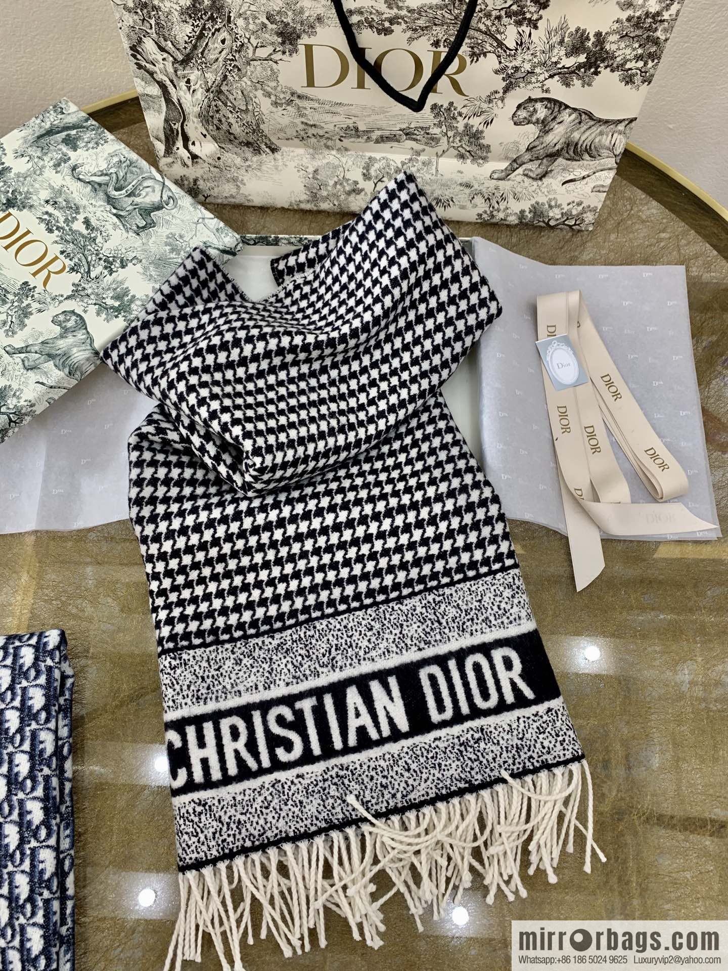 Dior 2020 autumn and winter new thousand bird plaid shawl 02MON370I001_C080