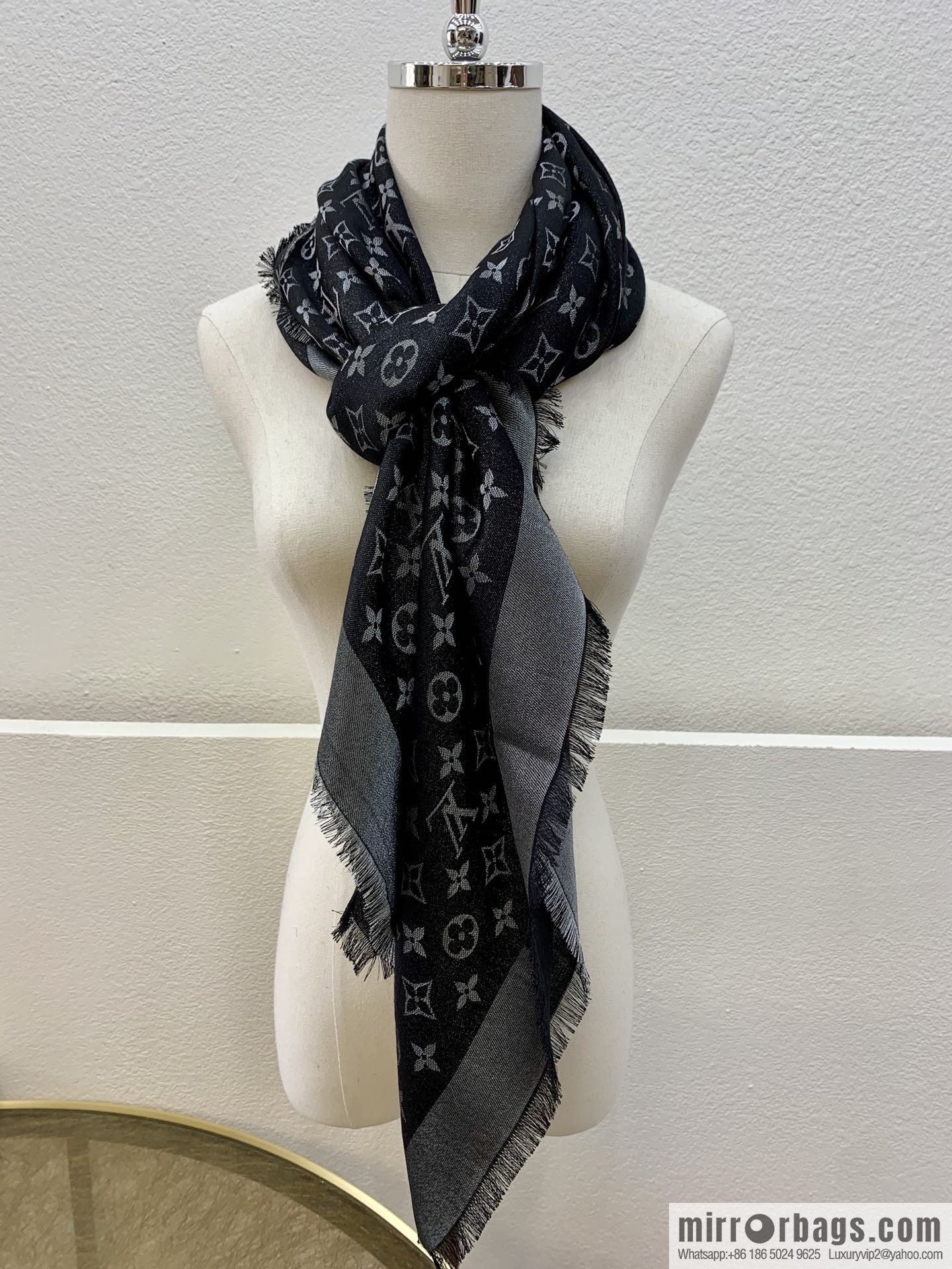 LV Louis Vuitton Shine Monogram Dyed Yarn Wire Blended Shawl M75122 M70805 M75120 M75121 M75123
