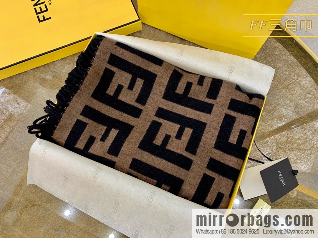 FENDI 2020 new triangular double-sided presbyopia shawl FXT261A8RVF0QE1