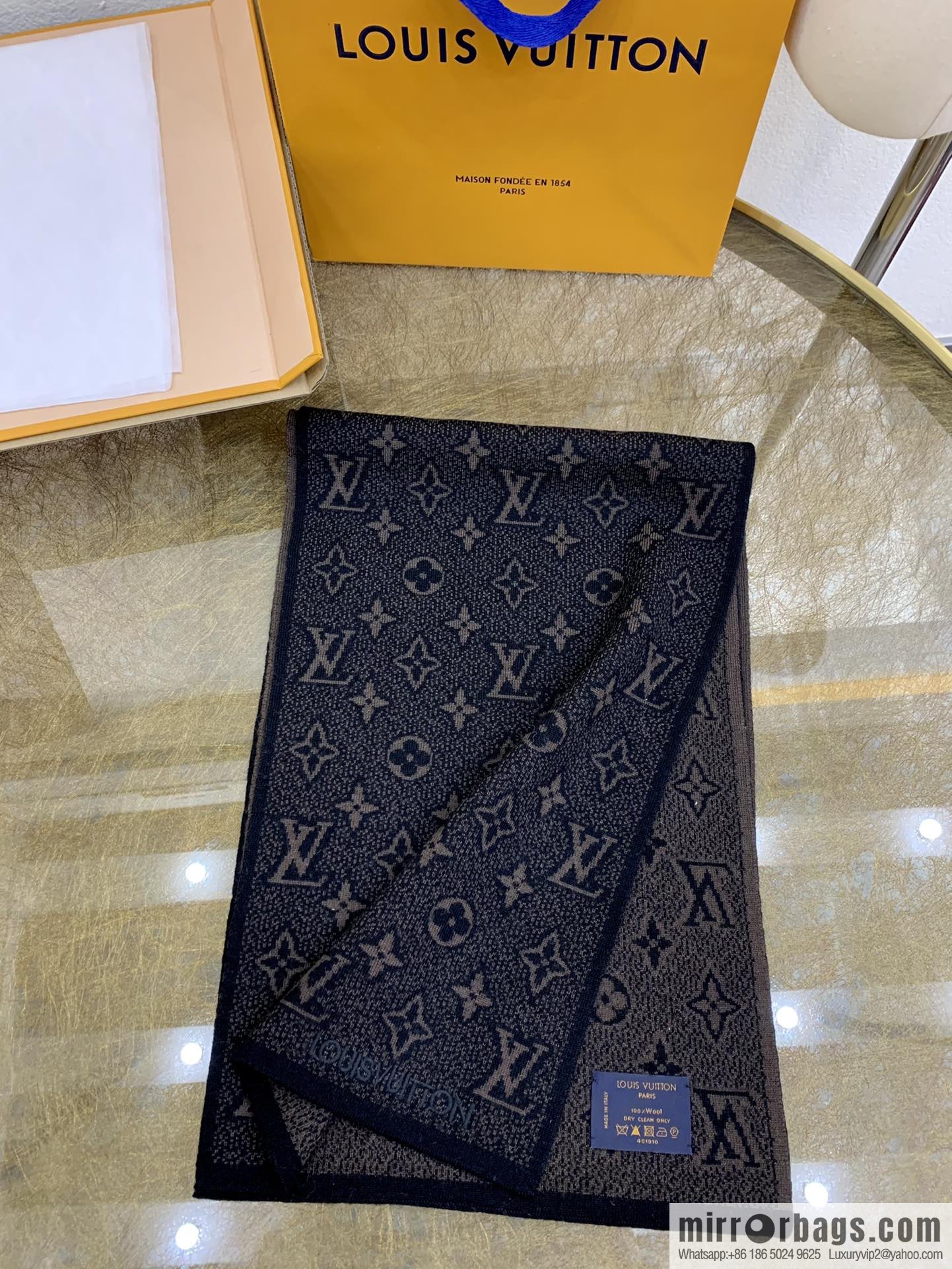 LV Louis Vuitton 100% wool Monogram Eclipse men's scarf