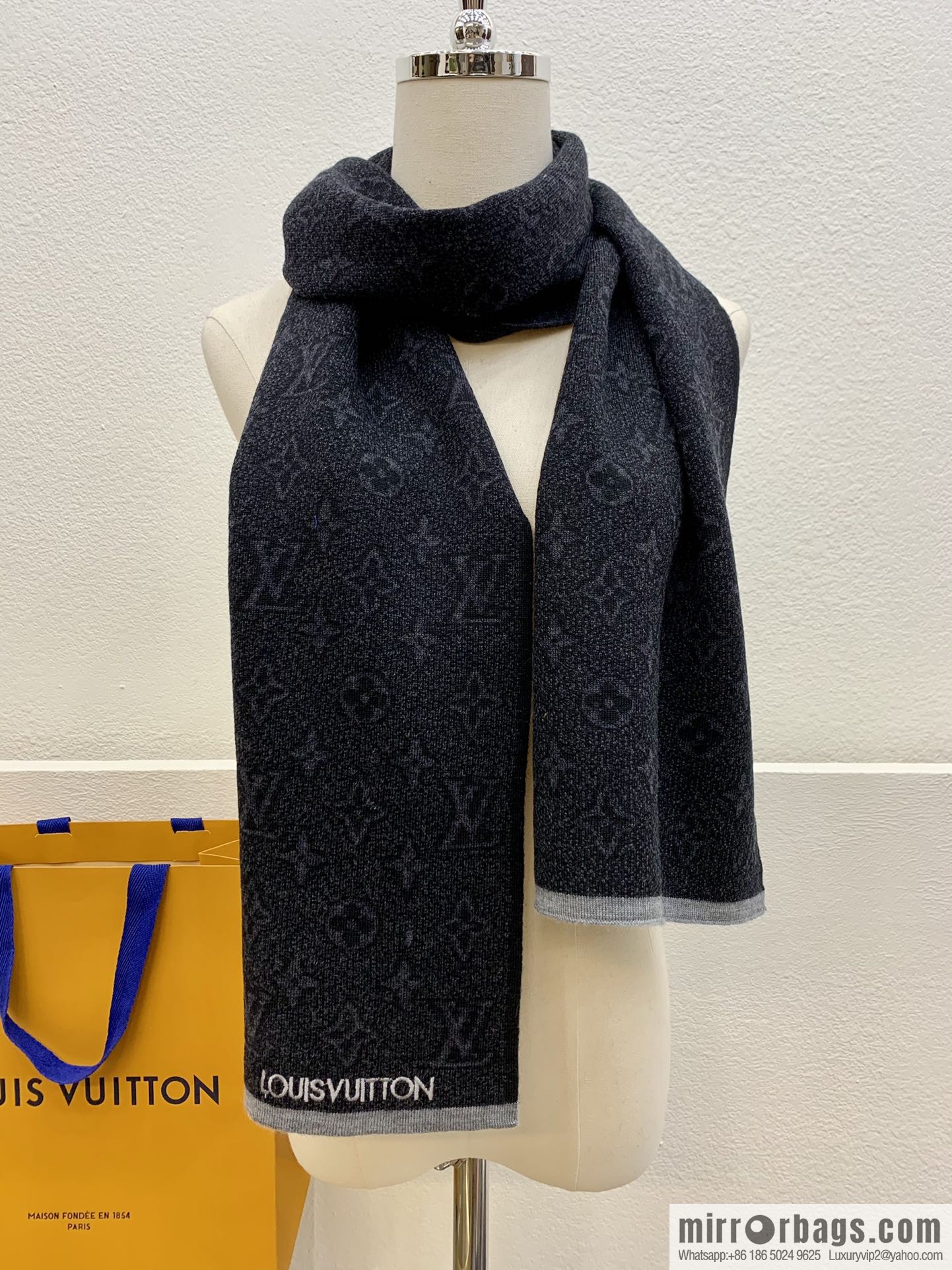 LV Louis Vuitton 100% wool Monogram Eclipse men's scarf