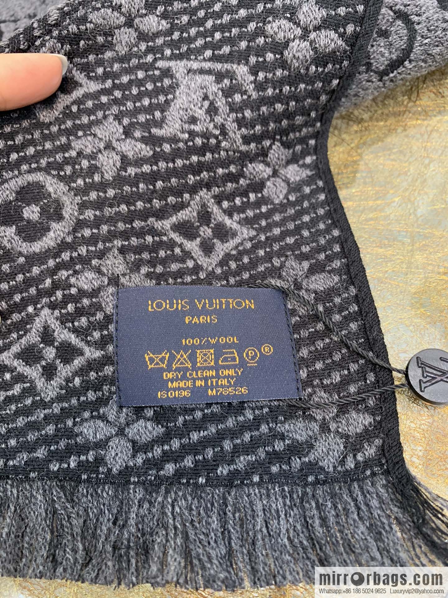 LV Louis Vuitton 100% wool men's wool scarf m78526