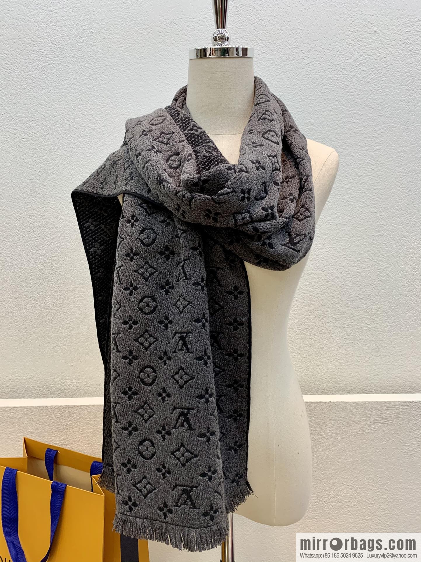 LV Louis Vuitton 100% wool men's wool scarf m78526