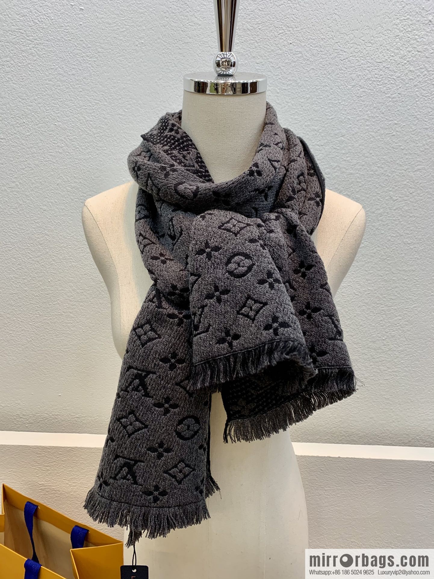 LV Louis Vuitton 100% wool men's wool scarf m78526