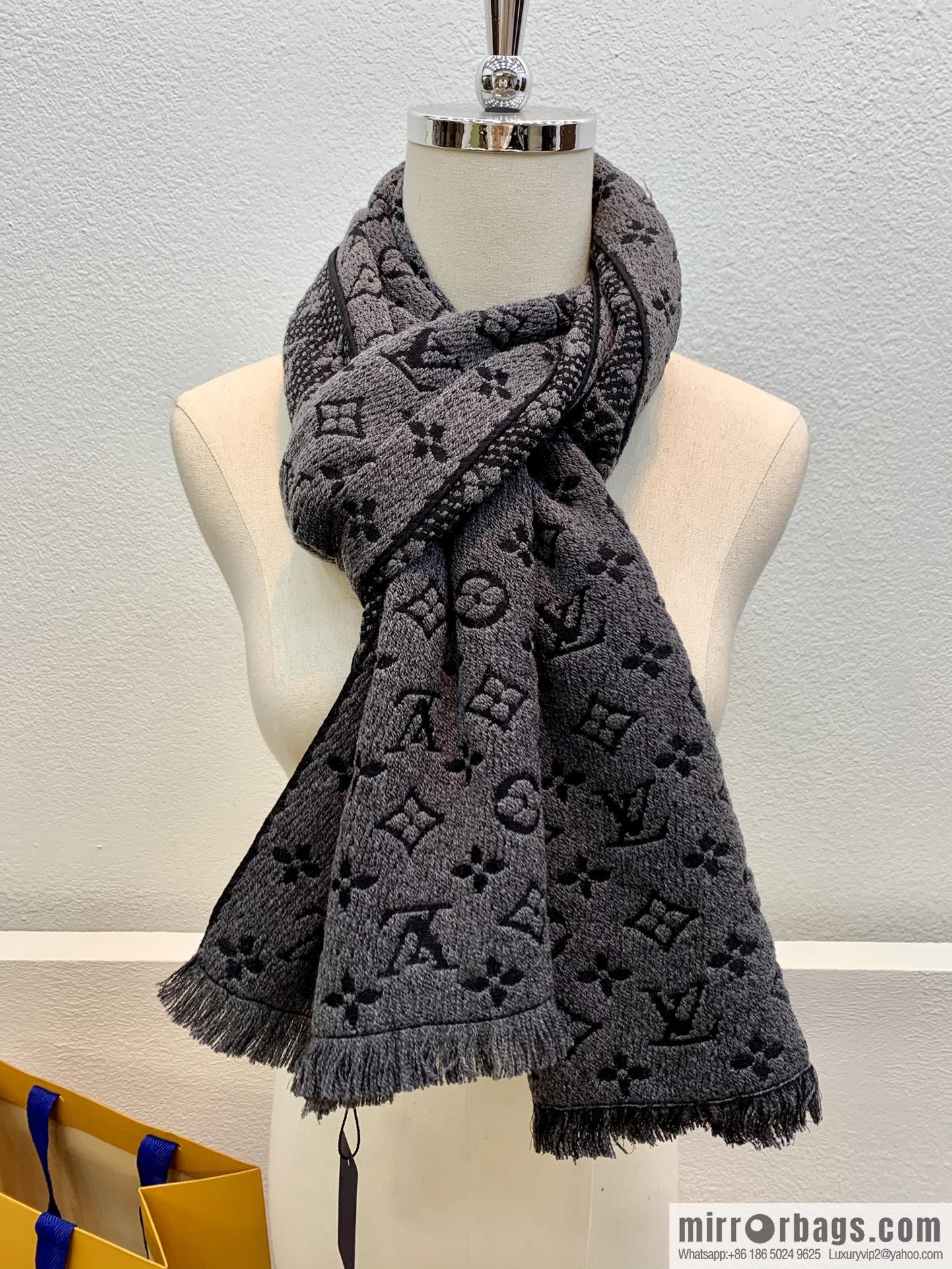 LV Louis Vuitton 100% wool men's wool scarf m78526