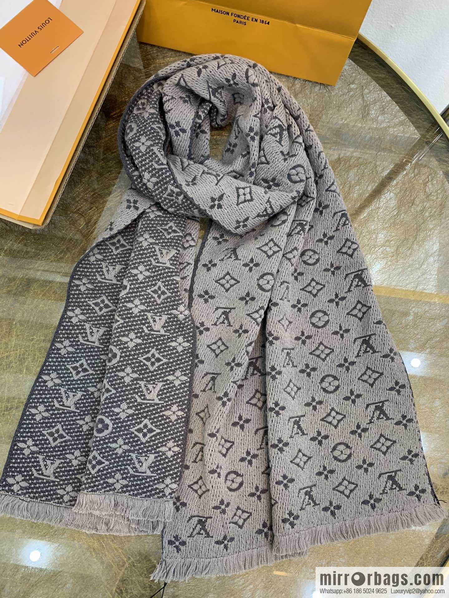 LV Louis Vuitton 100% wool men's wool scarf m78526