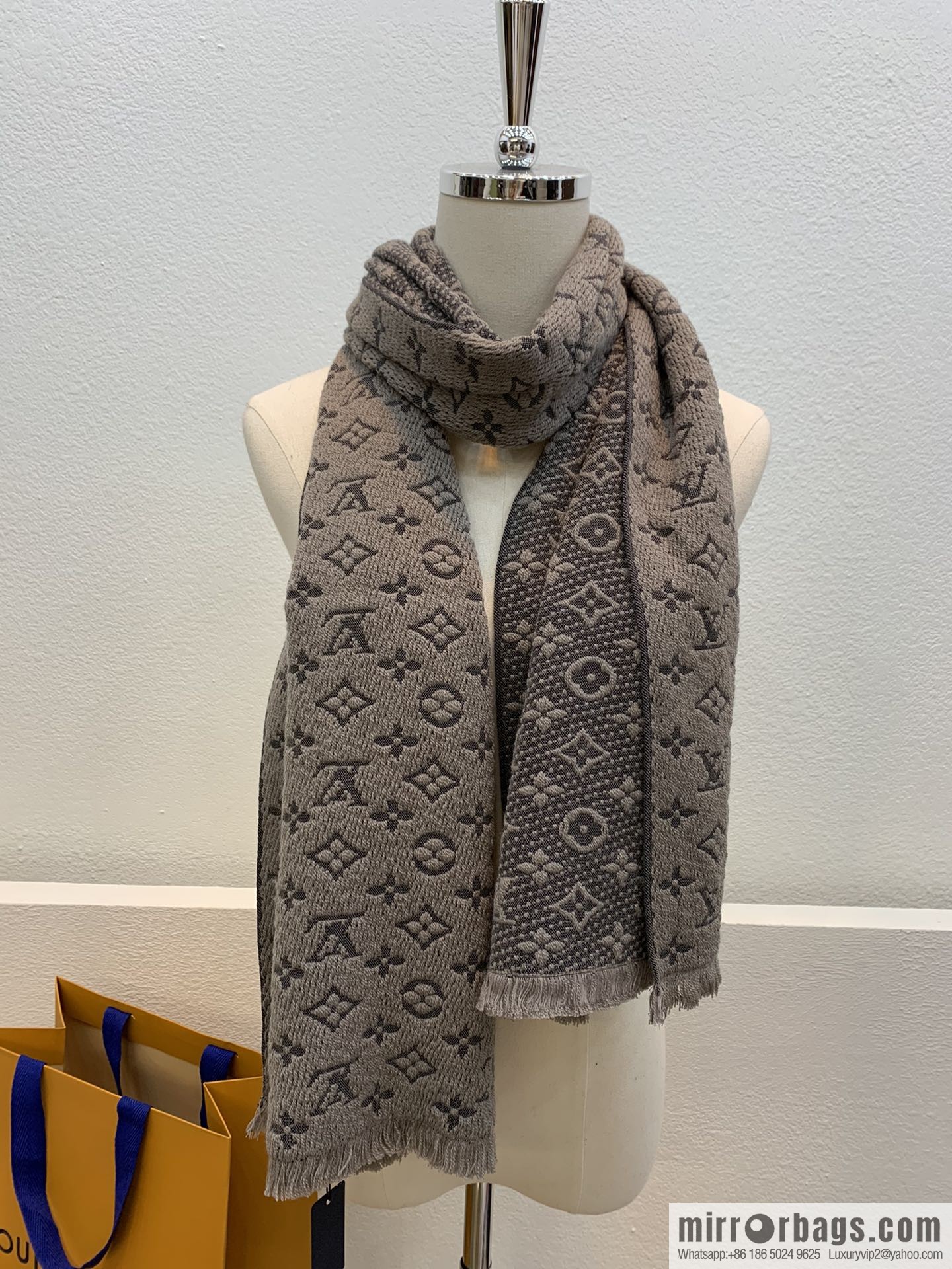 LV Louis Vuitton 100% wool men's wool scarf m78526