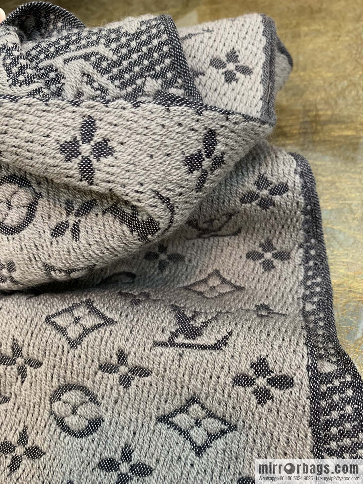 LV Louis Vuitton 100% wool men's wool scarf m78526