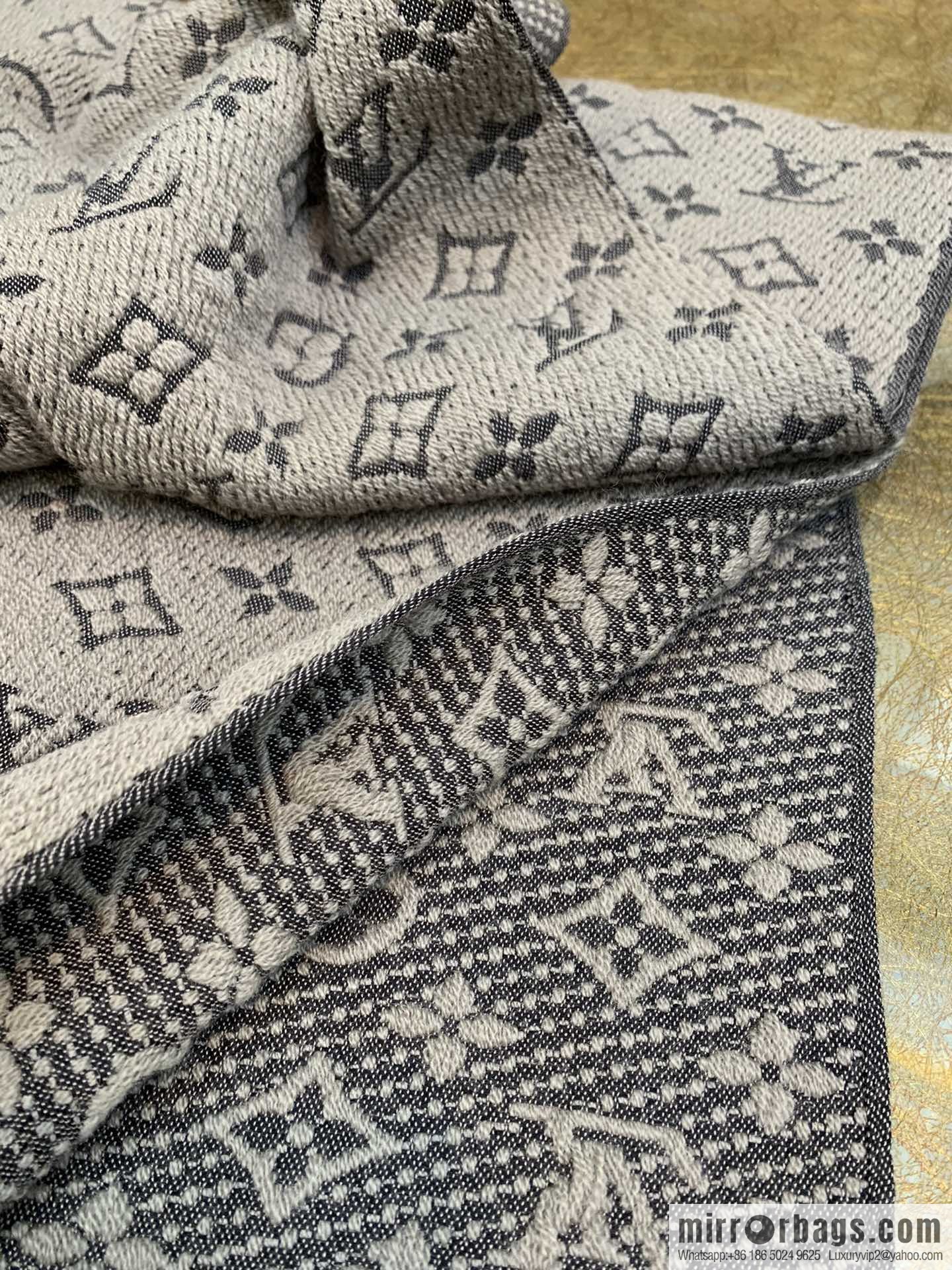 LV Louis Vuitton 100% wool men's wool scarf m78526