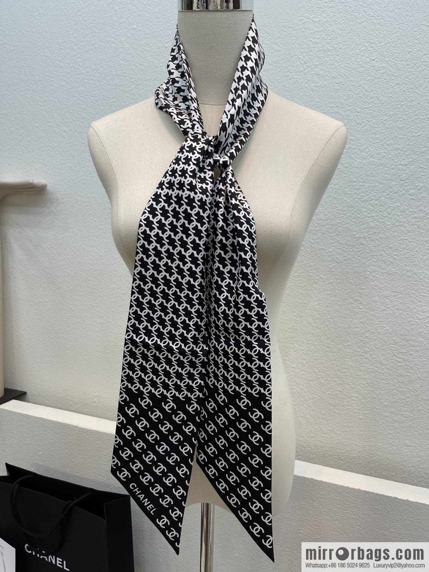 Chanel 100% silk max-Twiily ribbon