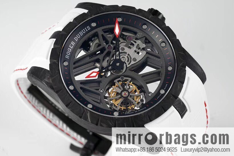 The new Roger Dubuis carbon fiber tourbillon is shocked! EXCALIBUR (King Series) DBEX0577 1. Exclusive custom Roger Dubuis RD.509SQ tourbillon manual core