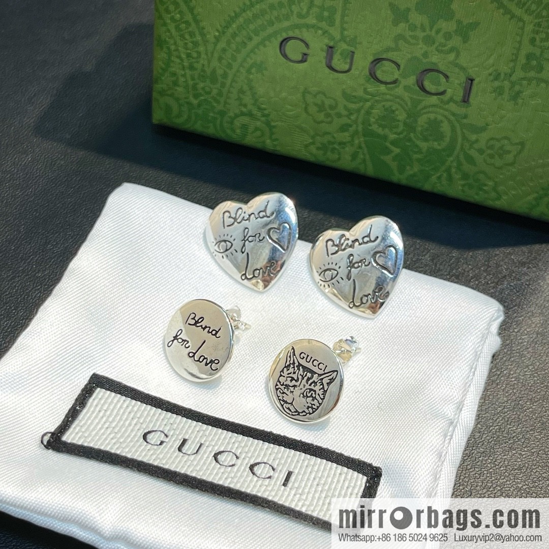 ☀New Gucci Gucci peach heart cat stud earrings