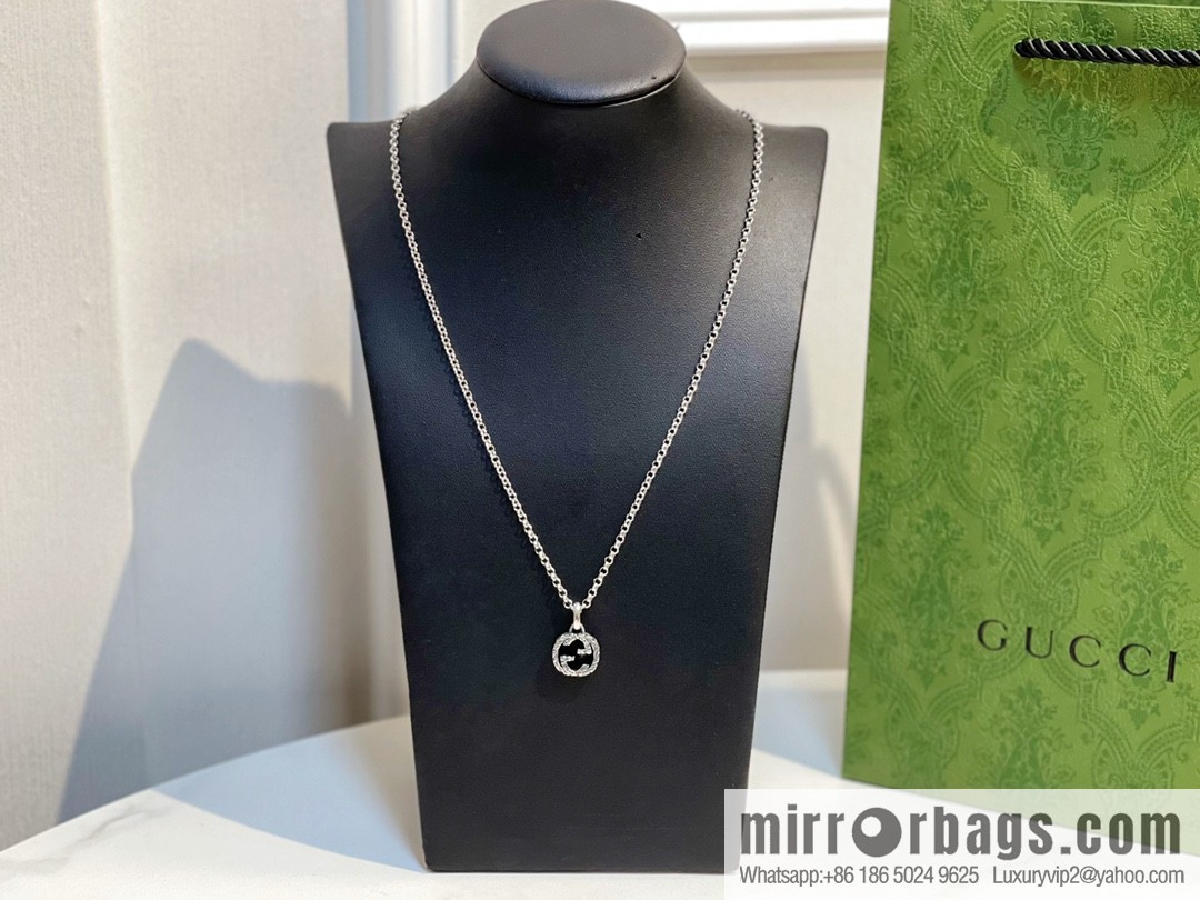 New Gucci Gucci interlocking double G necklace