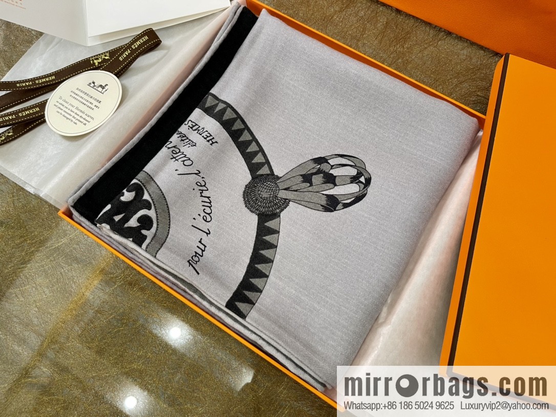 Hermes Hermès coat of arms pattern printing new solid color silk square scarf