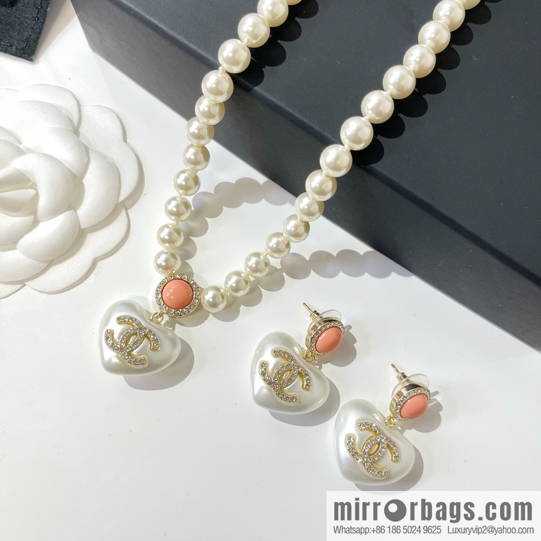 2021 new Chanel double c peach heart earrings necklace