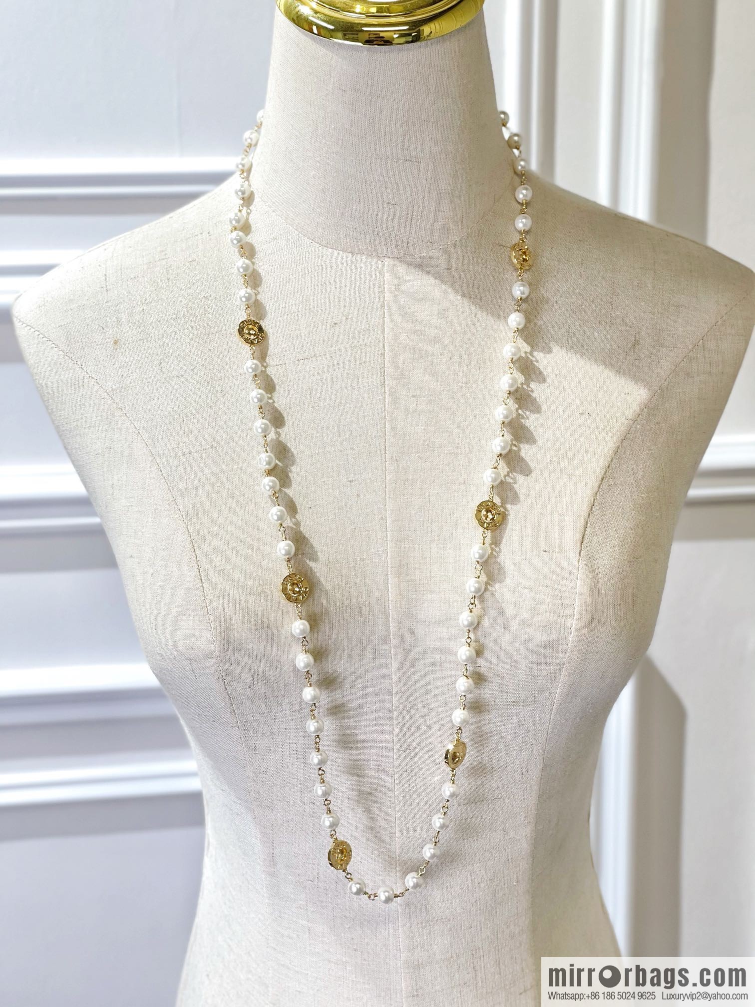 2021 new Chanel button pearl sweater chain necklace