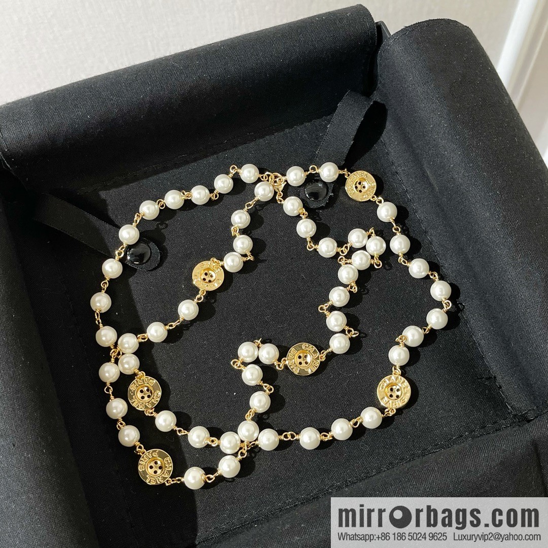 2021 new Chanel button pearl sweater chain necklace