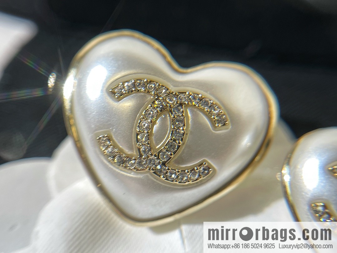2021 new Chanel double c double peach heart brooch