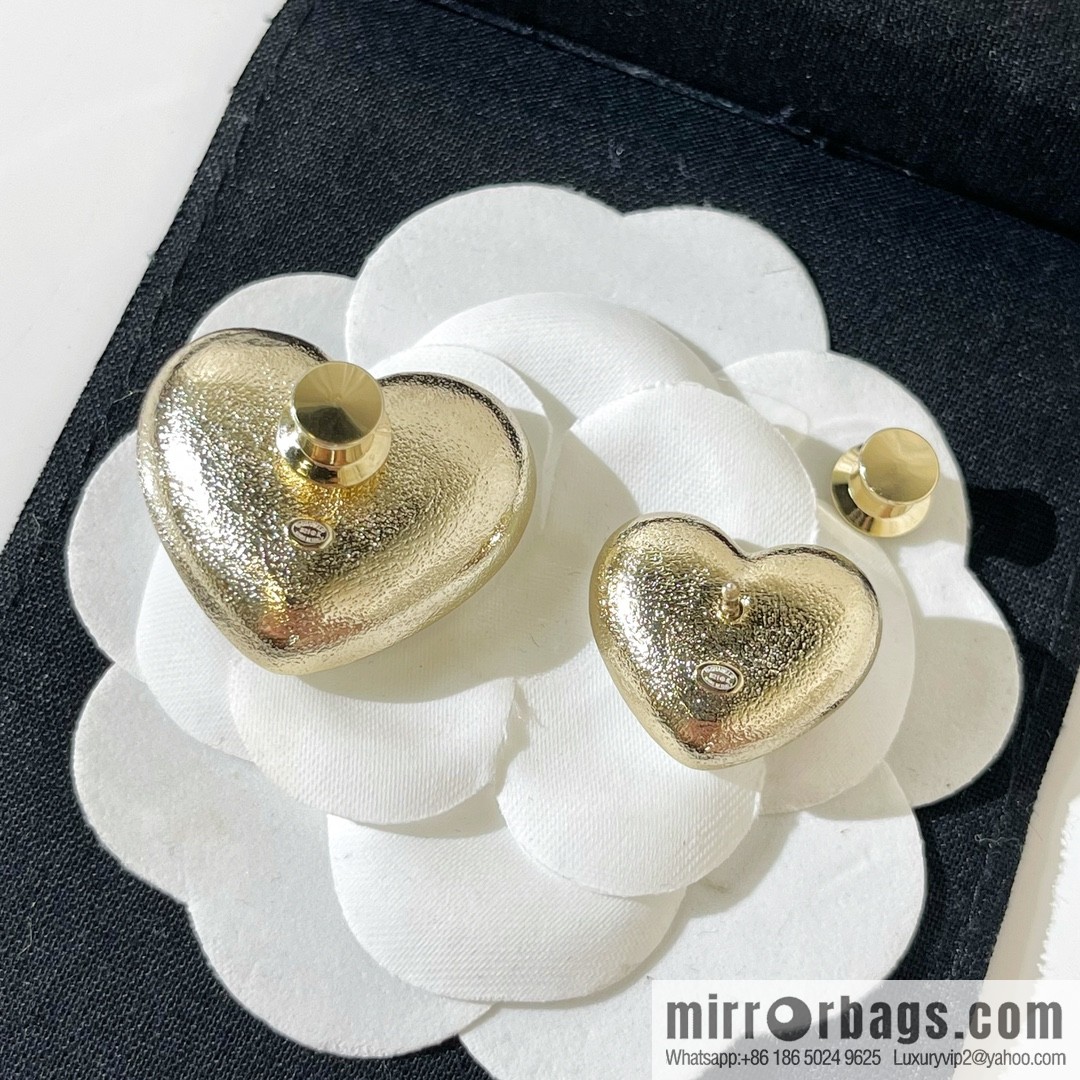 2021 new Chanel double c double peach heart brooch