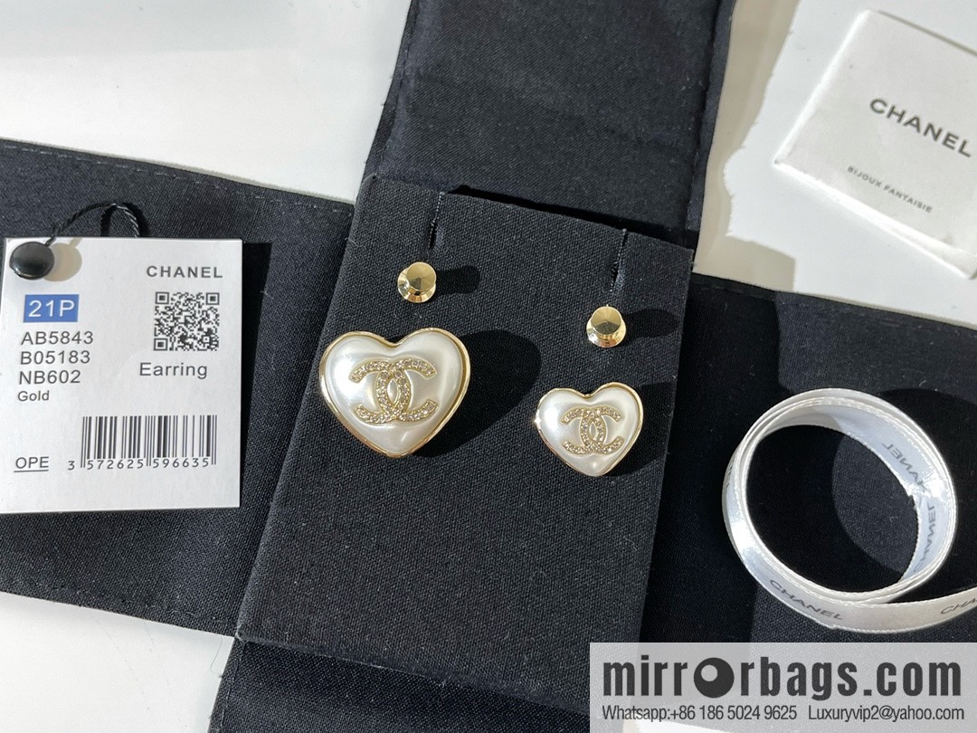 2021 new Chanel double c double peach heart brooch