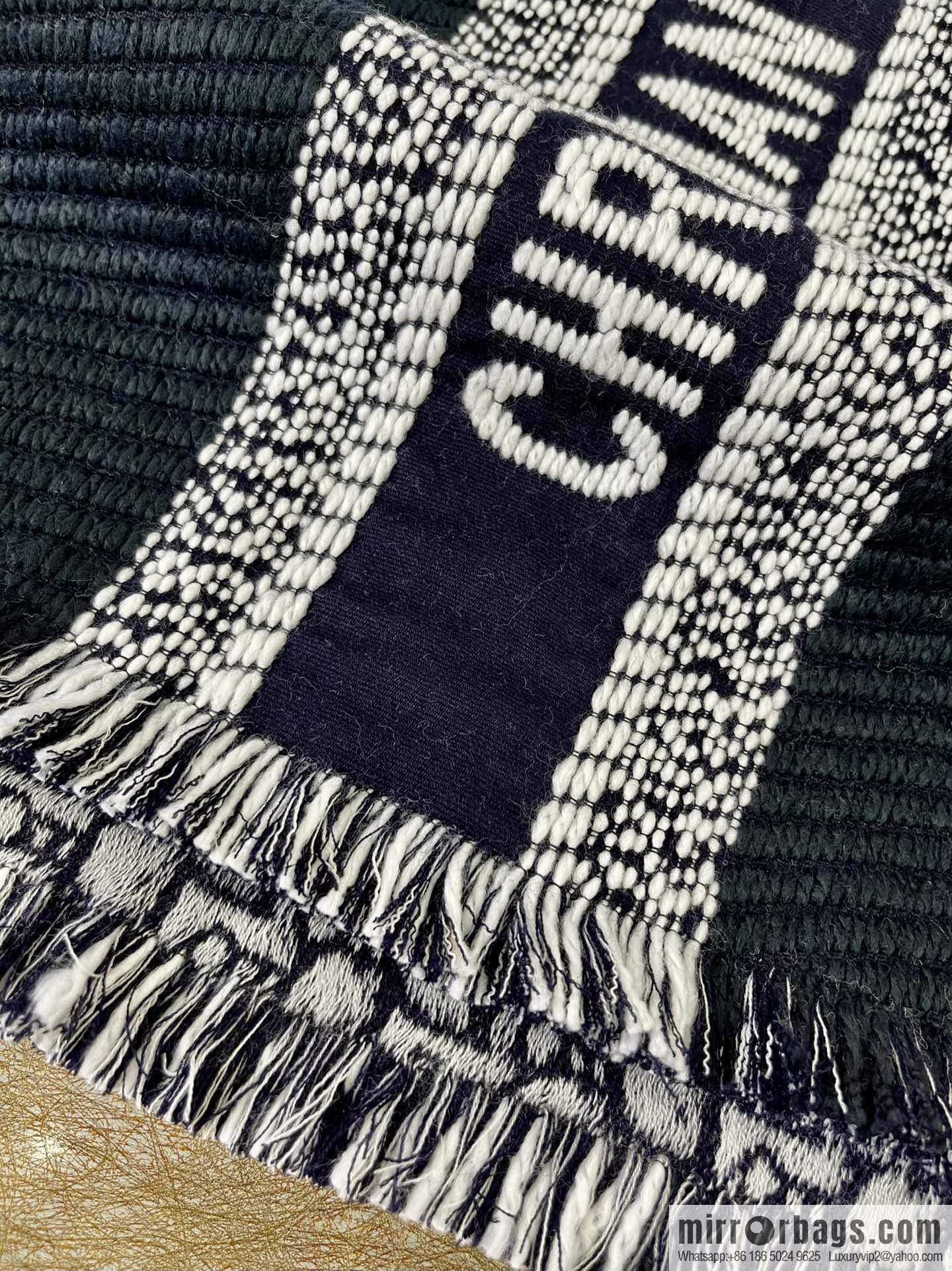 Dior 21 autumn and winter new college style double-sided scarf 14CDO301I985_C540
