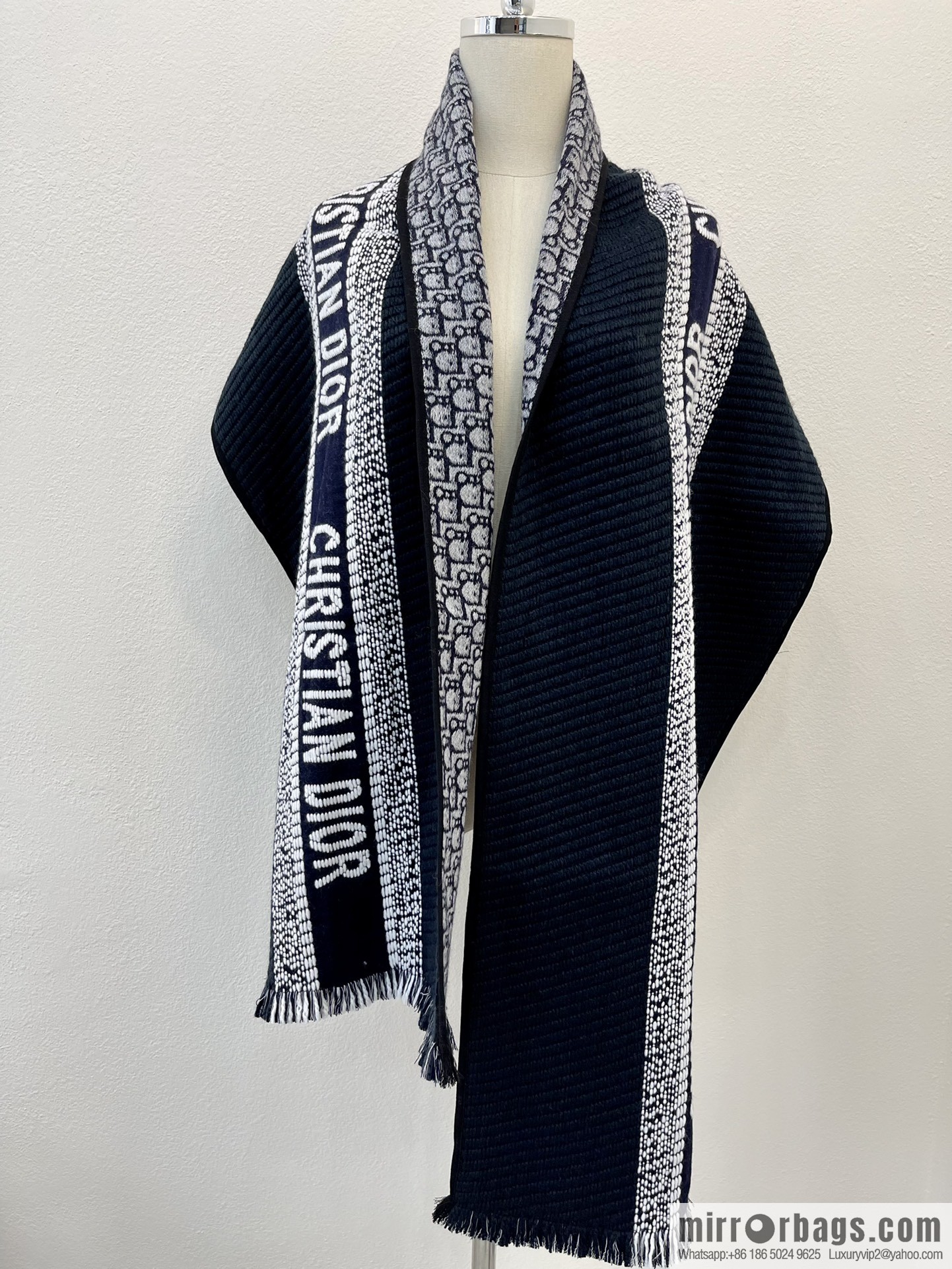 Dior 21 autumn and winter new college style double-sided scarf 14CDO301I985_C540