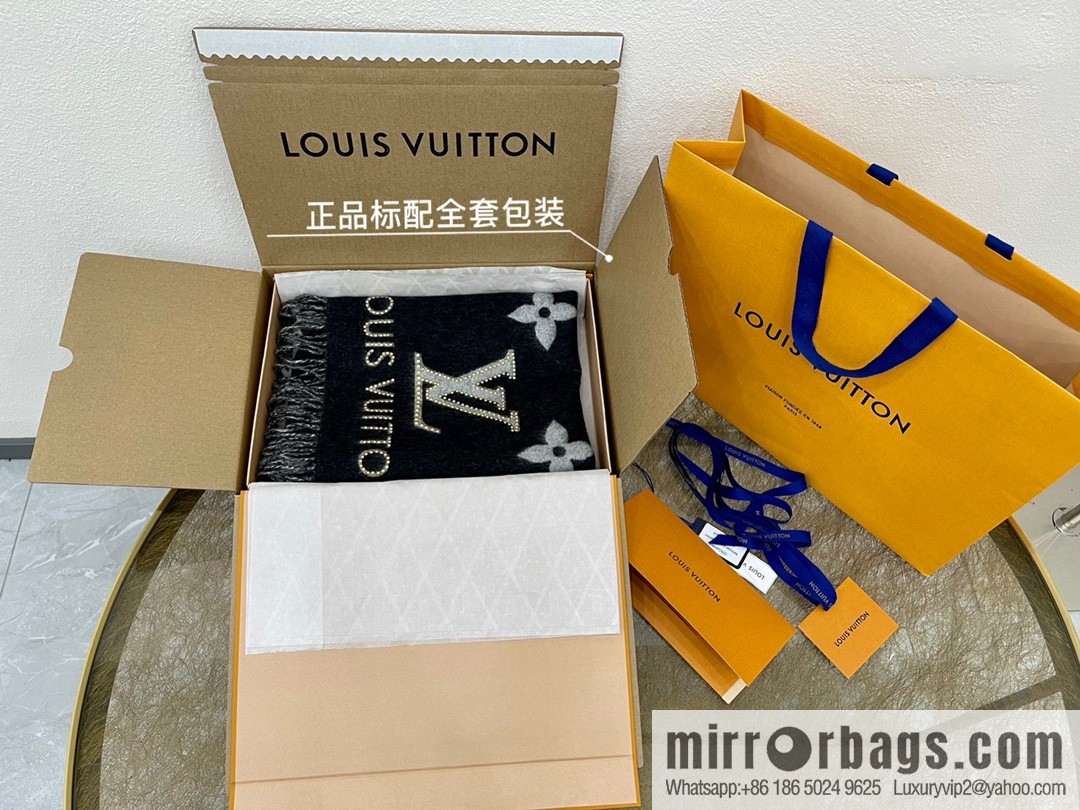 LV Louis Vuitton Rivet Cashmere Scarf Shawl M71588