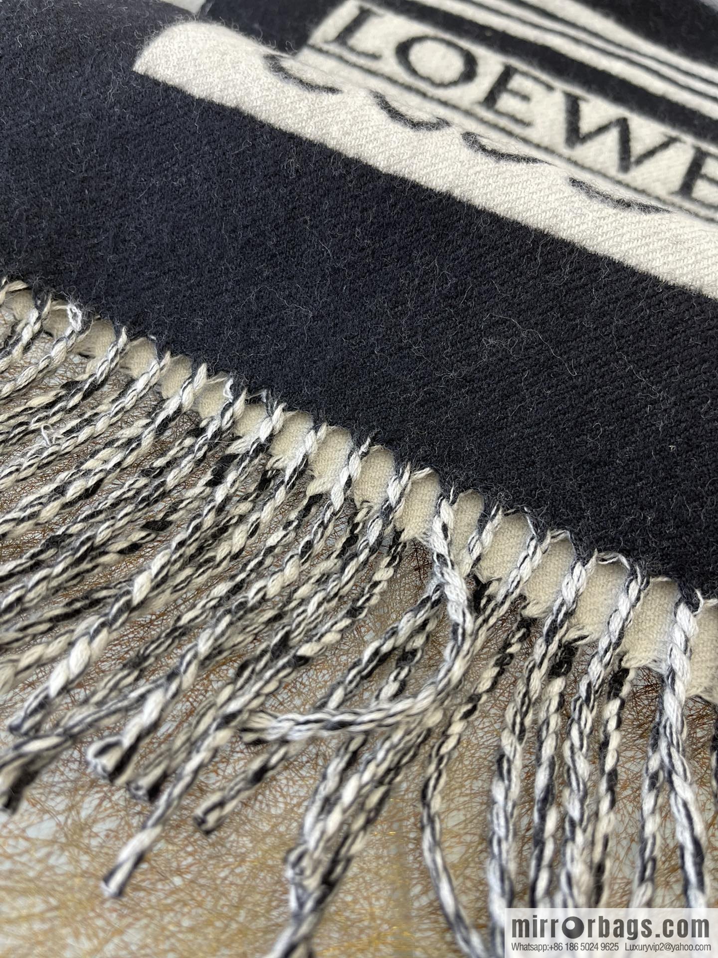 LOEWE Luo Yiwei men's and women's same college style scarf