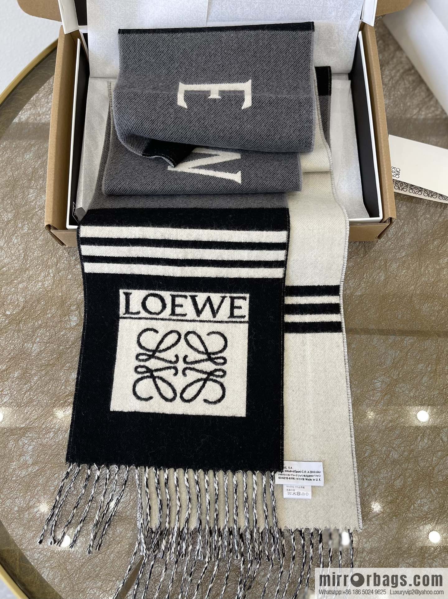LOEWE Luo Yiwei men's and women's same college style scarf