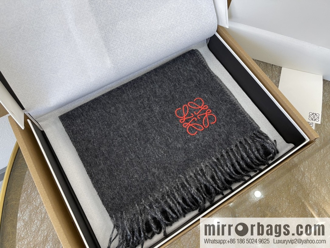 LOEWE Luo Yiwei cashmere men's and women's same scarf