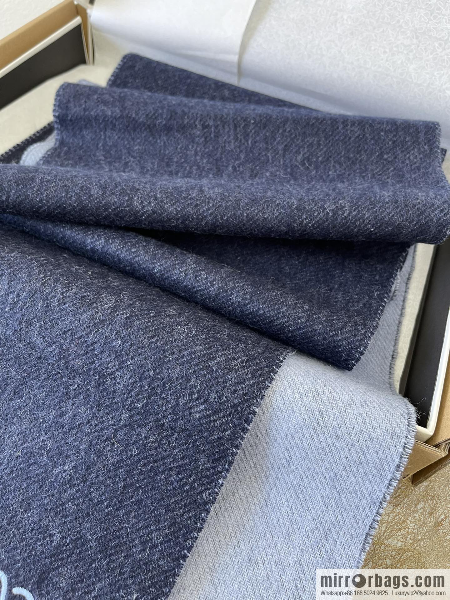 LOEWE Luo Yiwei cashmere men's and women's same scarf