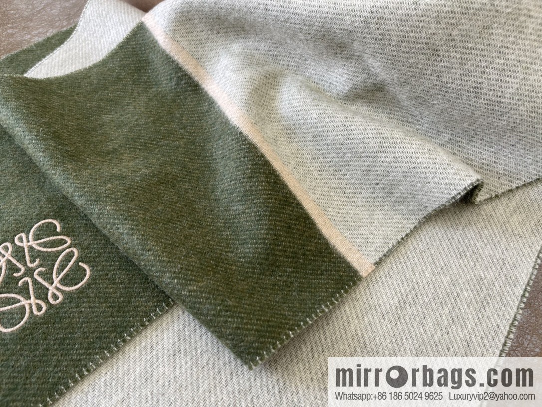 LOEWE Luo Yiwei cashmere men's and women's same scarf