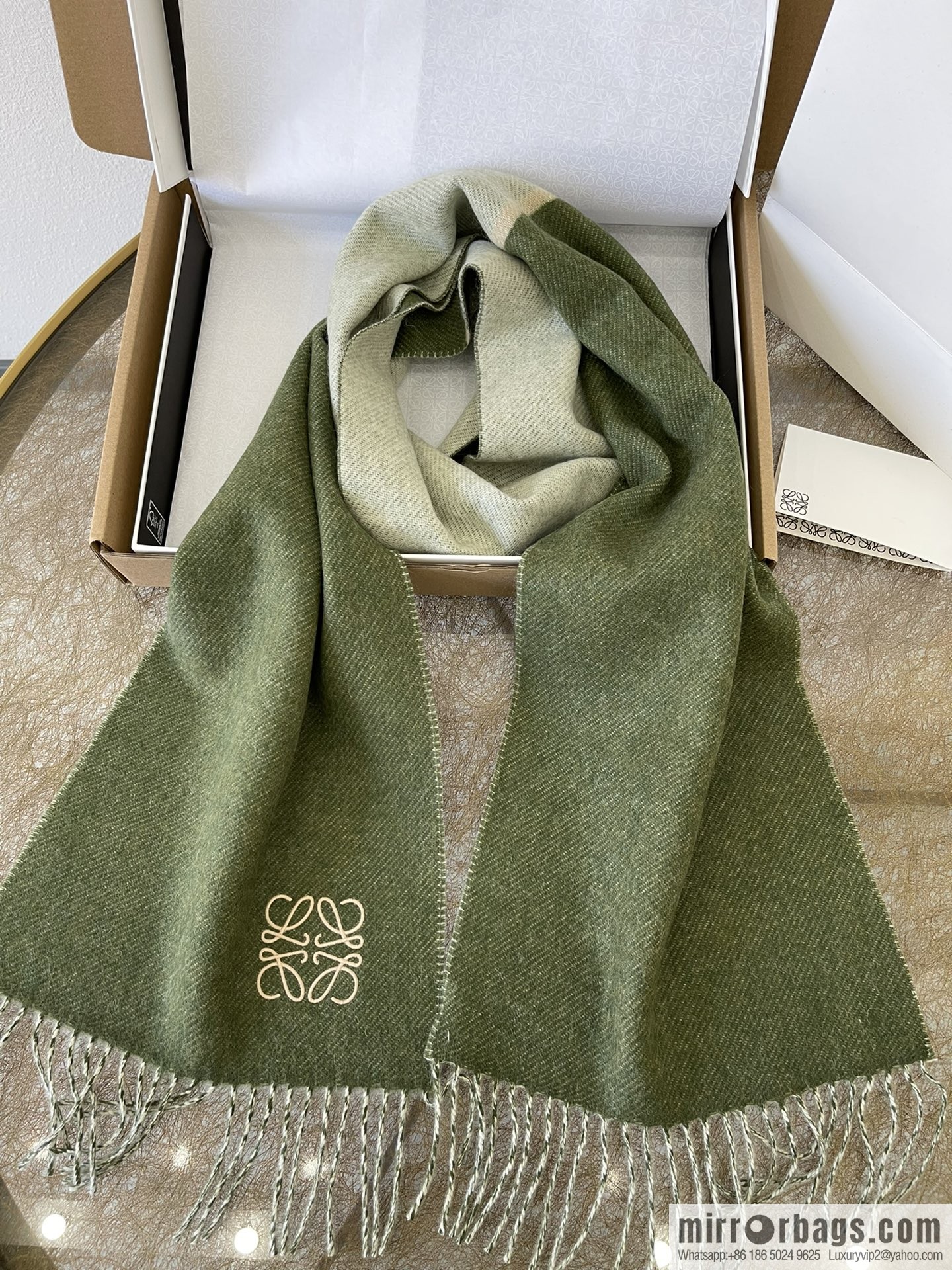 LOEWE Luo Yiwei cashmere men's and women's same scarf