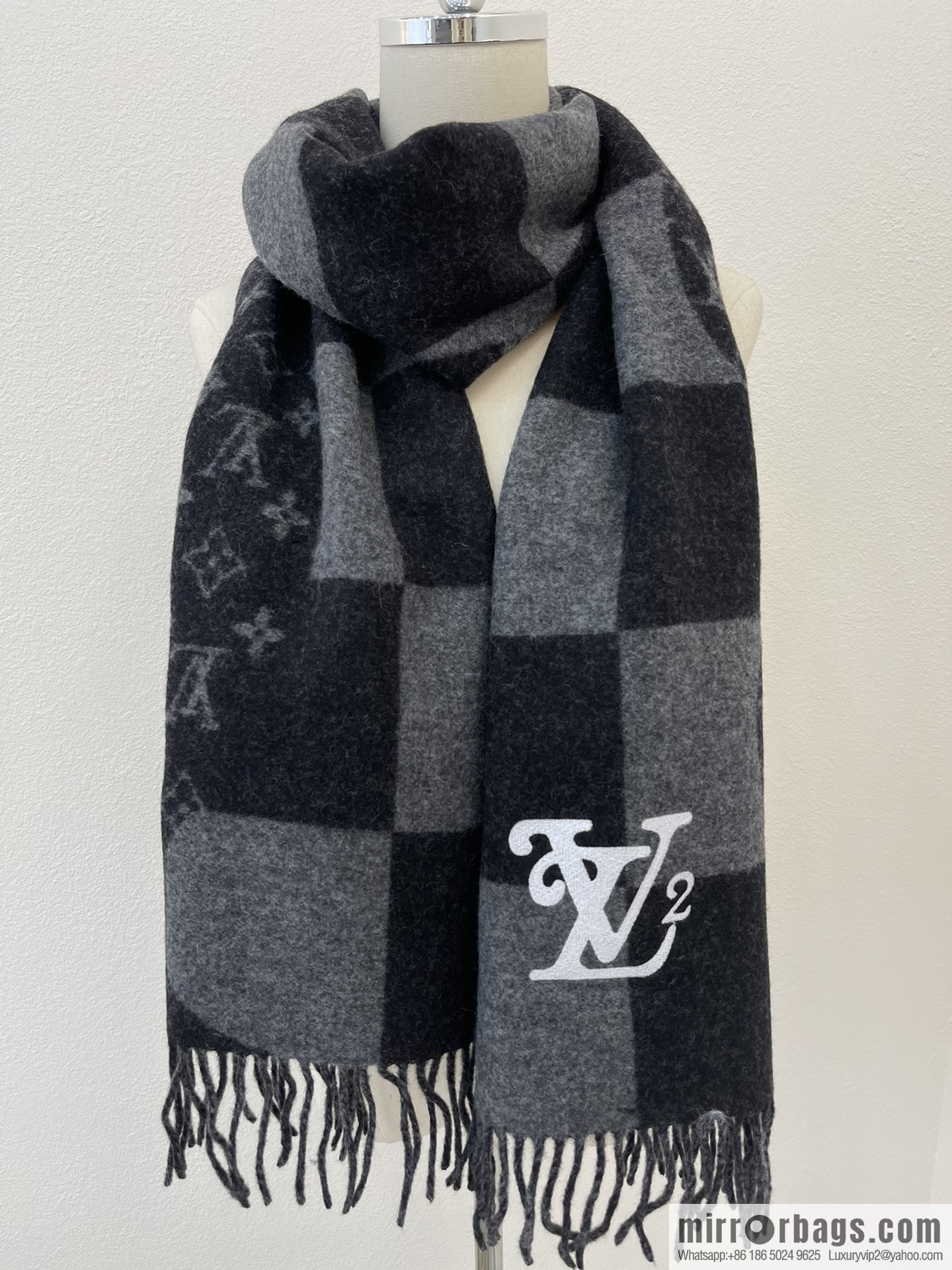 LV Louis Vuitton NIGO joint duck embroidered scarf MP2701