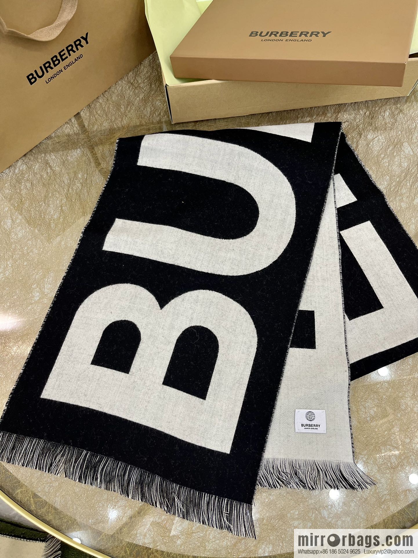 Burberry Burberry Men's and Women's Same Large Letter Wool Scarf
