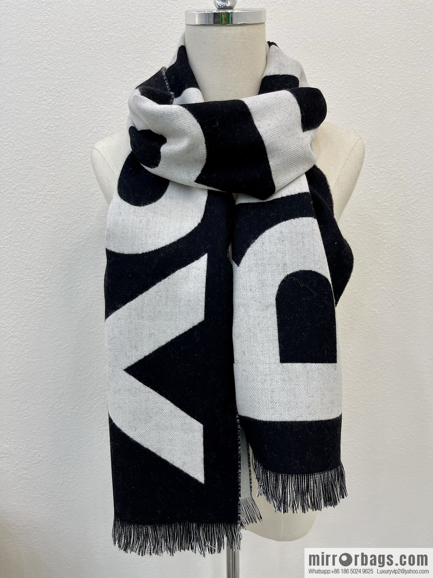 Burberry Burberry Men's and Women's Same Large Letter Wool Scarf