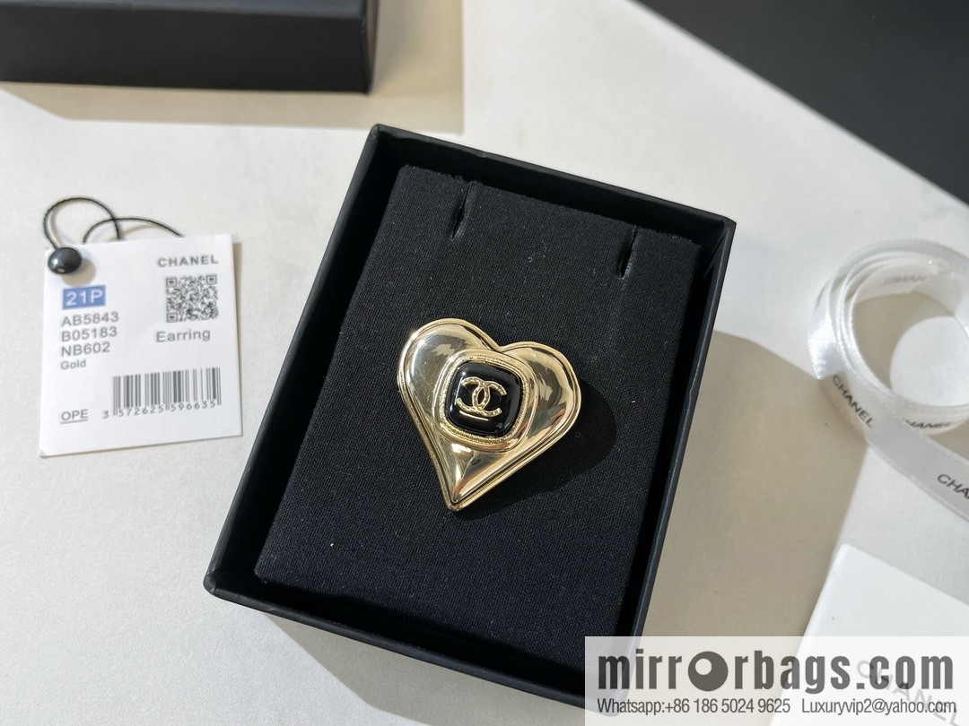 2021 new Chanel double c peach heart brooch