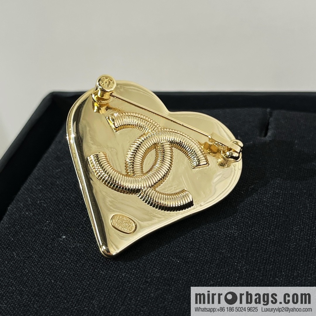 2021 new Chanel double c peach heart brooch