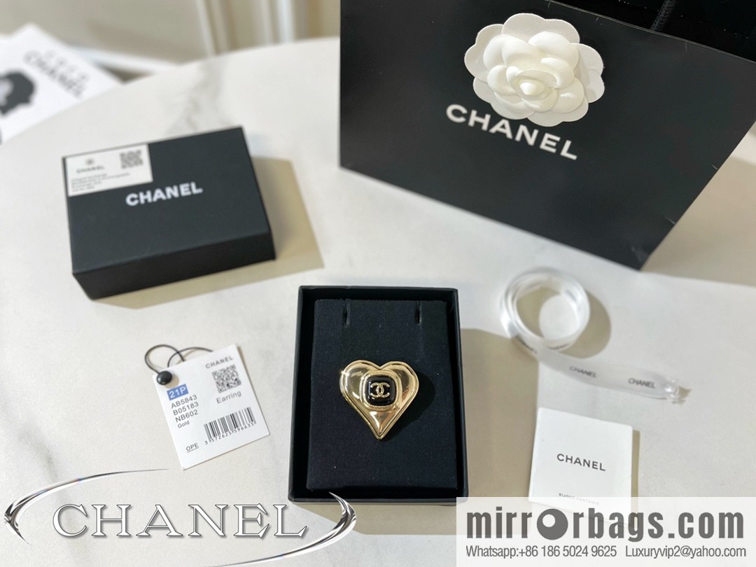 2021 new Chanel double c peach heart brooch