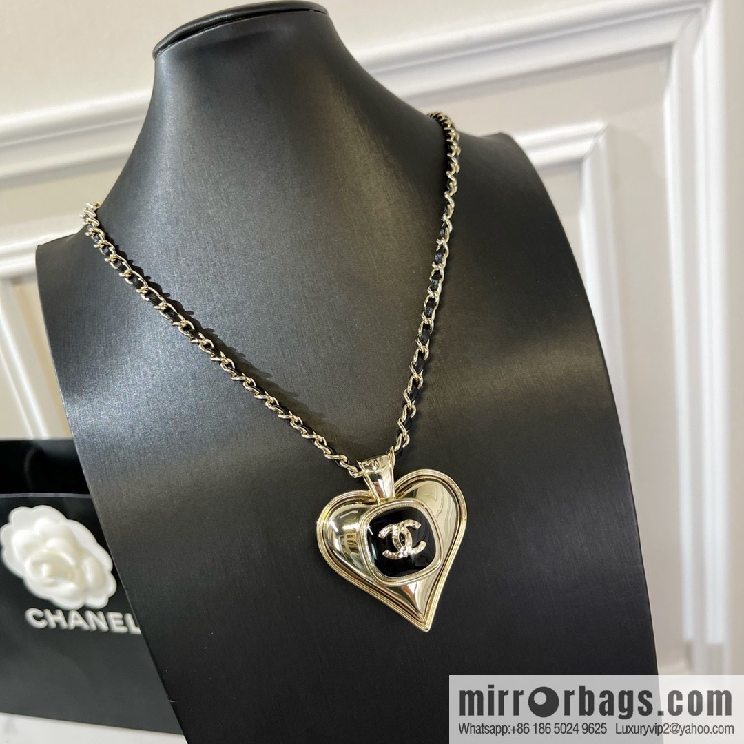 2021 new Chanel double c peach heart black leather rope necklace