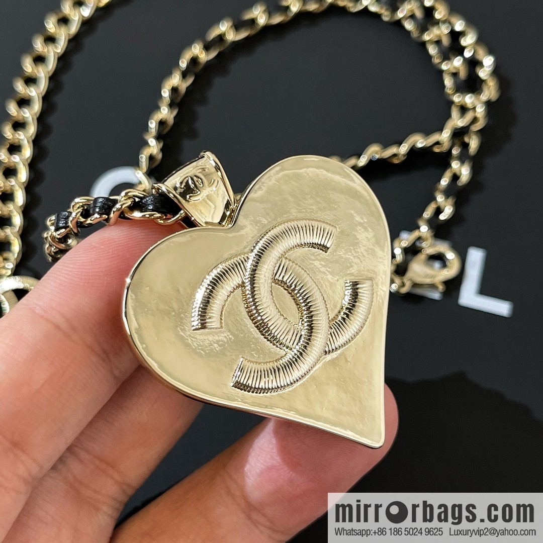 2021 new Chanel double c peach heart black leather rope necklace