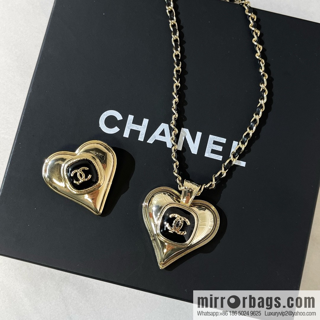 2021 new Chanel double c peach heart black leather rope necklace