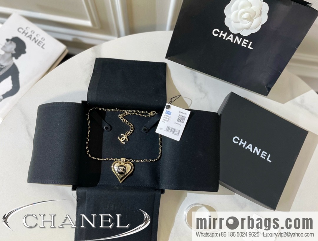 2021 new Chanel double c peach heart black leather rope necklace