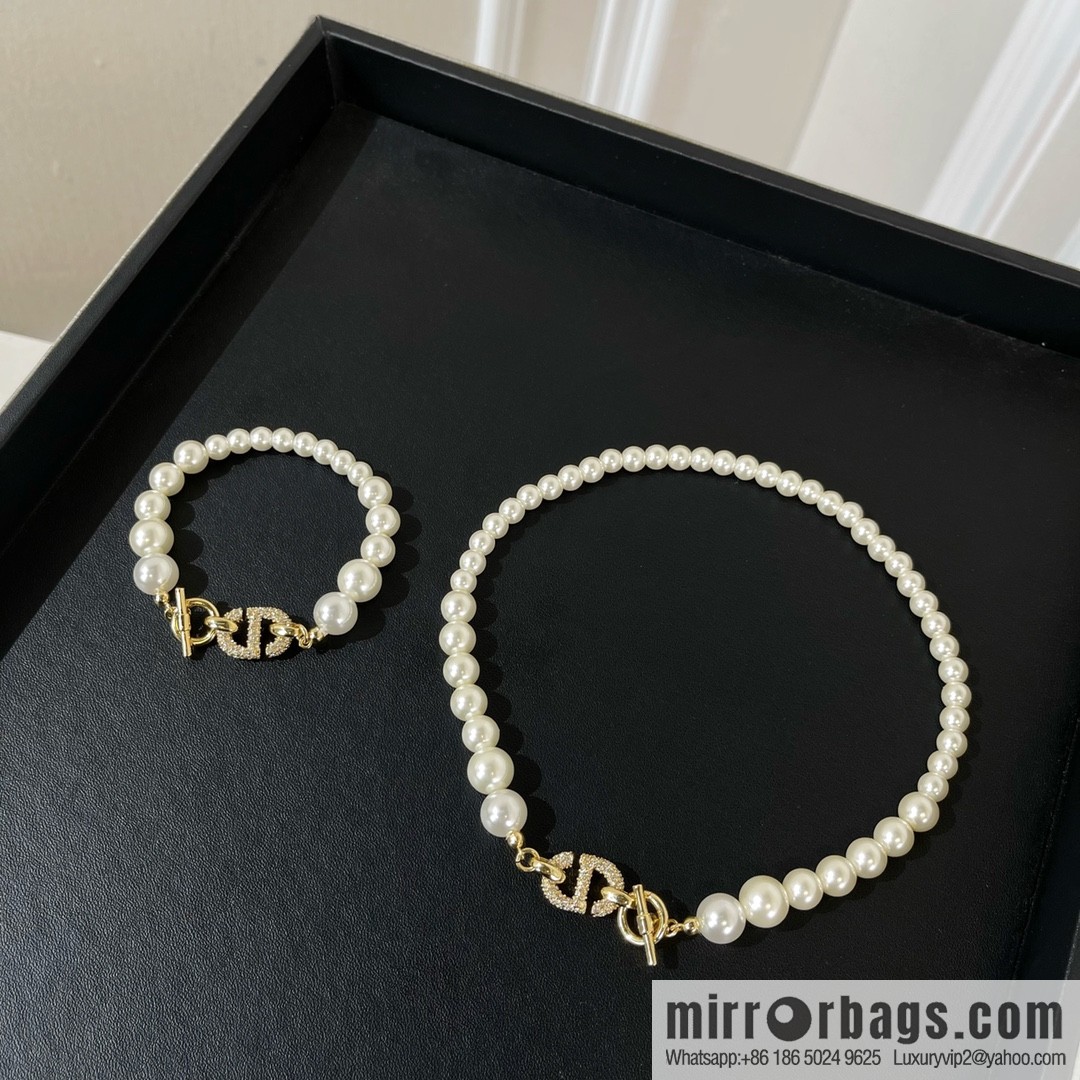 New ☑️ Dior pearl bracelet necklace