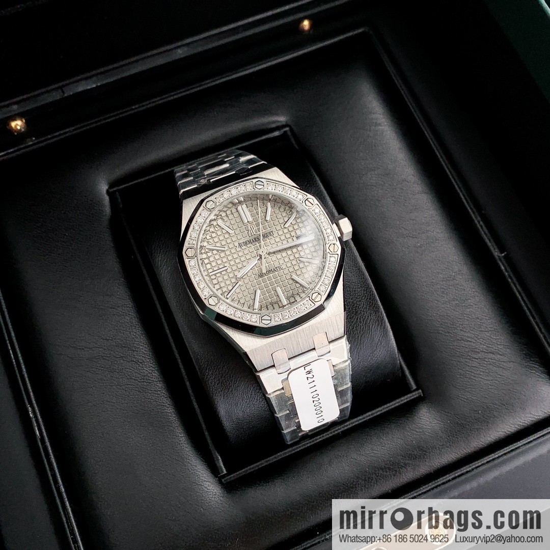 Women's Audemars Piguet Royal Oak bezel inlaid with 40 pieces with VS1.7 natural real diamond Audemars Piguet CAL.4302 all-in-one watch