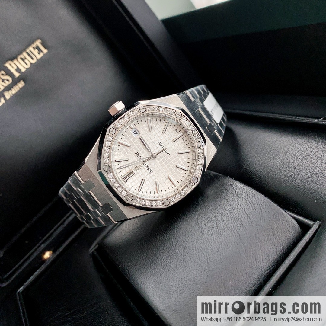 Women's Audemars Piguet Royal Oak bezel inlaid with 40 pieces with VS1.7 natural real diamond Audemars Piguet CAL.4302 all-in-one watch
