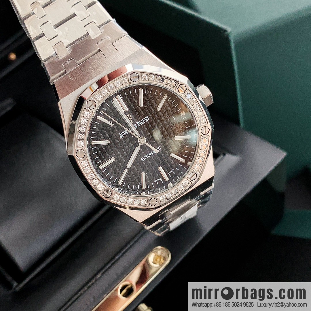 Women's Audemars Piguet Royal Oak bezel inlaid with 40 pieces with VS1.7 natural real diamond Audemars Piguet CAL.4302 all-in-one watch