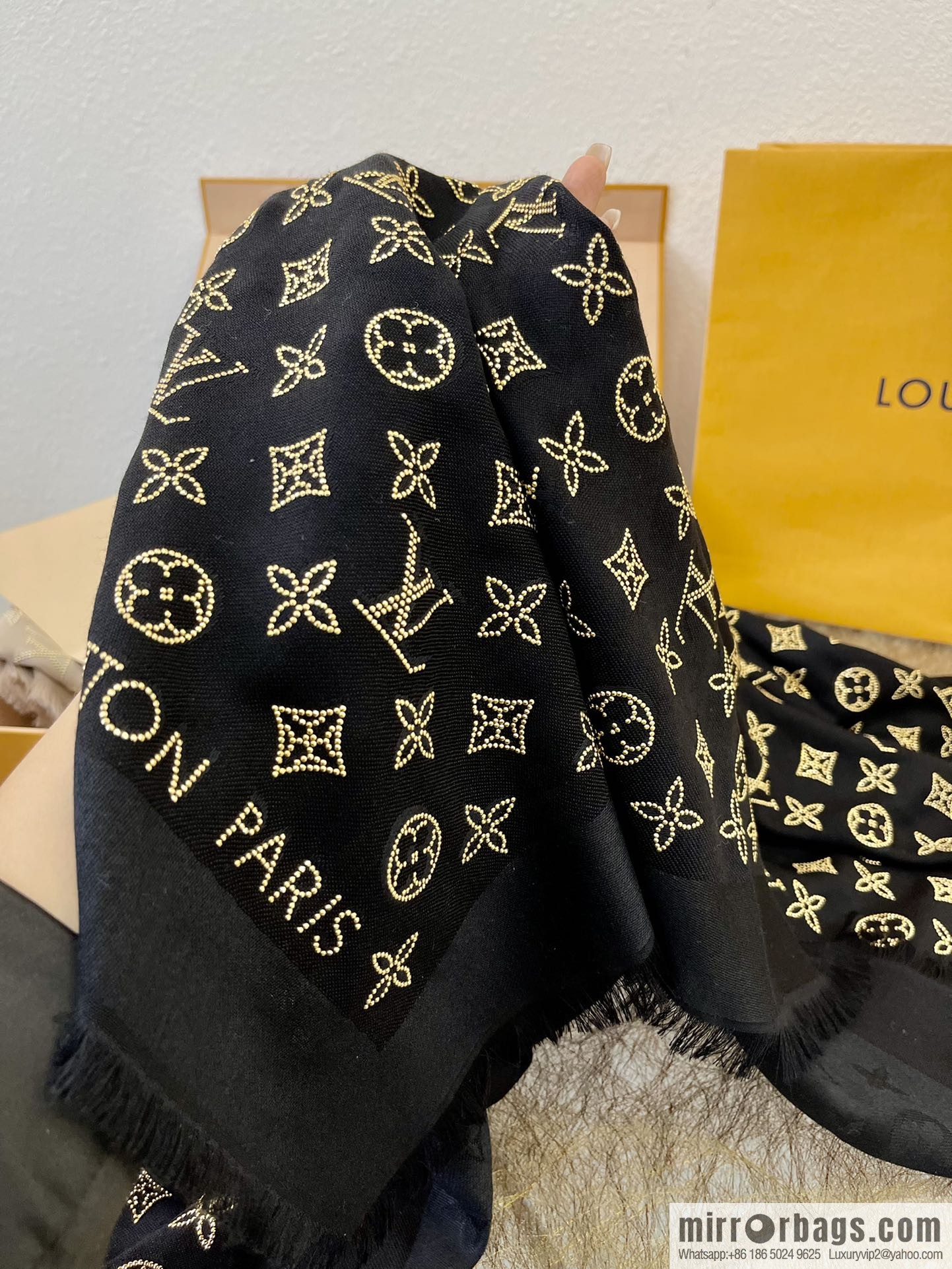 LV Louis Vuitton silk and wool blend shawl M76641 M70670