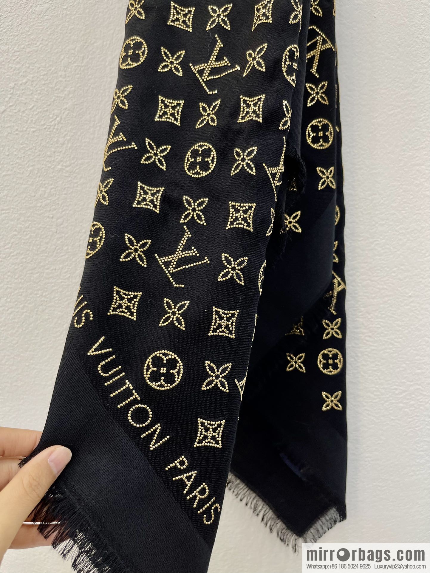 LV Louis Vuitton silk and wool blend shawl M76641 M70670